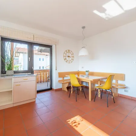 Apartment Vardia *